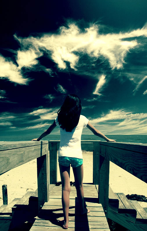 PS非主流调色教程：调出外景人物照片忧郁的青黄色调