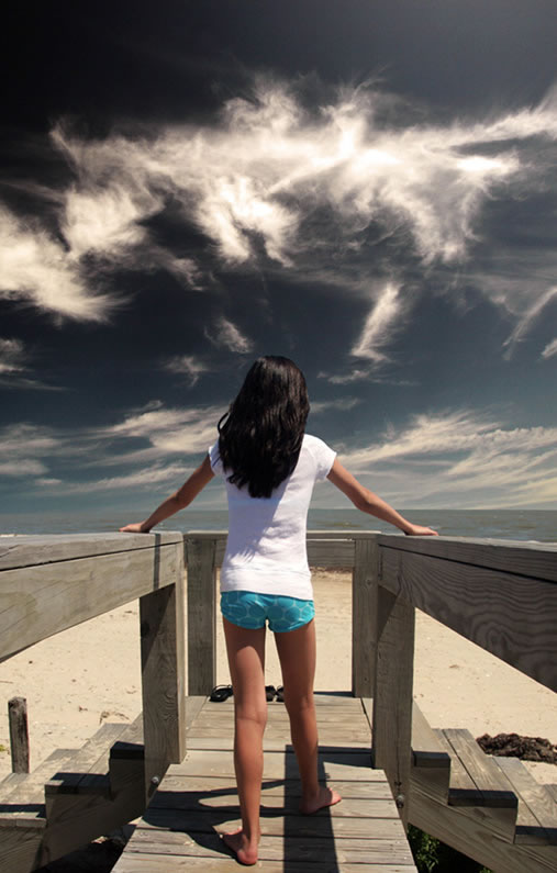 PS非主流调色教程：调出外景人物照片忧郁的青黄色调